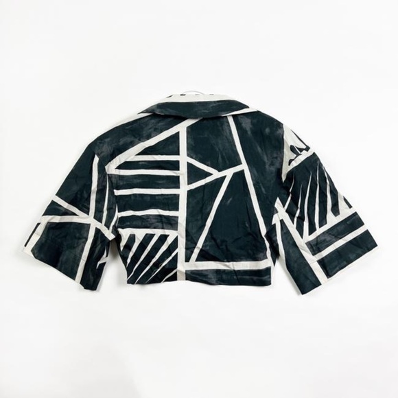 Zara
Twist Blogger Favorite Black White Cotton Geometric Print Cropped Blouse - Picture 4 of 6